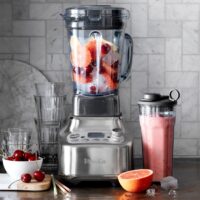 Philips ProBlend 6 Blender med seks knivblader og kraftig motor for jevn blending av smoothier og supper.