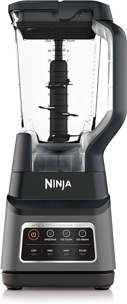 Ninja BN701 blender med Auto-iQ-teknologi og kraftig motor for enkel tilberedning av smoothier og knusing av is.