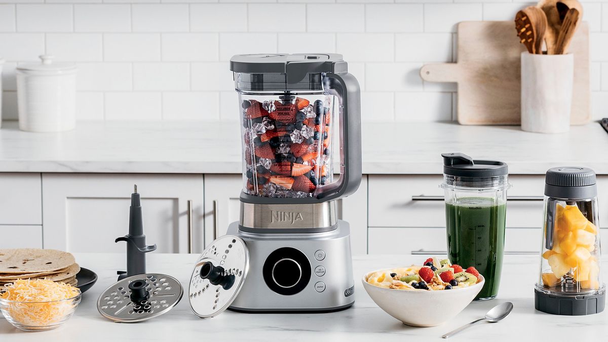 Ninja Foodi Power Pitcher System med kraftig motor, flere innstillinger og robust kanne for smoothies, deiger og isknusing.