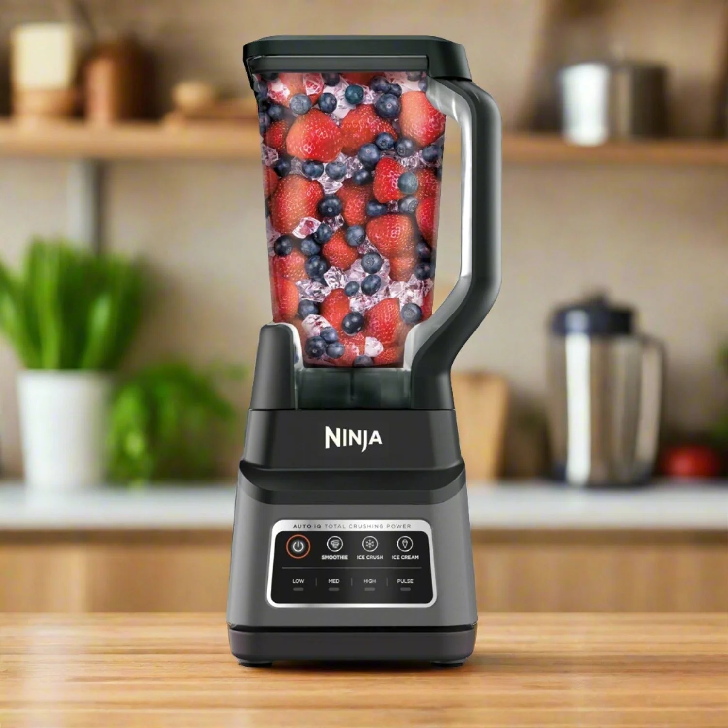 Ninja BN701 blender med Auto-iQ-programmer, perfekt for smoothier, sauser og isknusing.