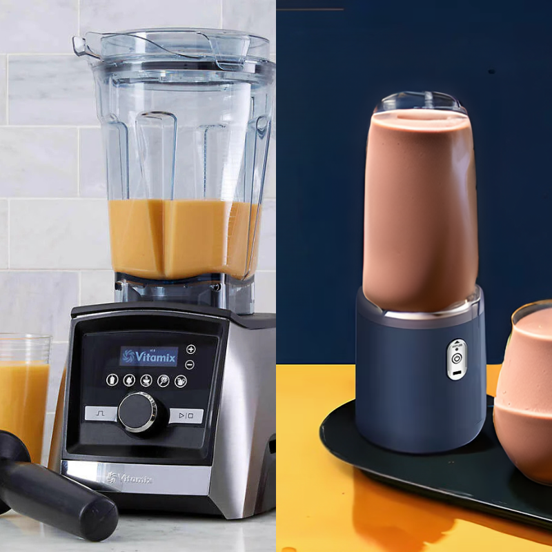 To blendere side om side: en større blender med smoothieblanding og en kompakt blender med proteinshake. Illustrasjon av forskjellene mellom blendere for smoothies og proteinshakes.