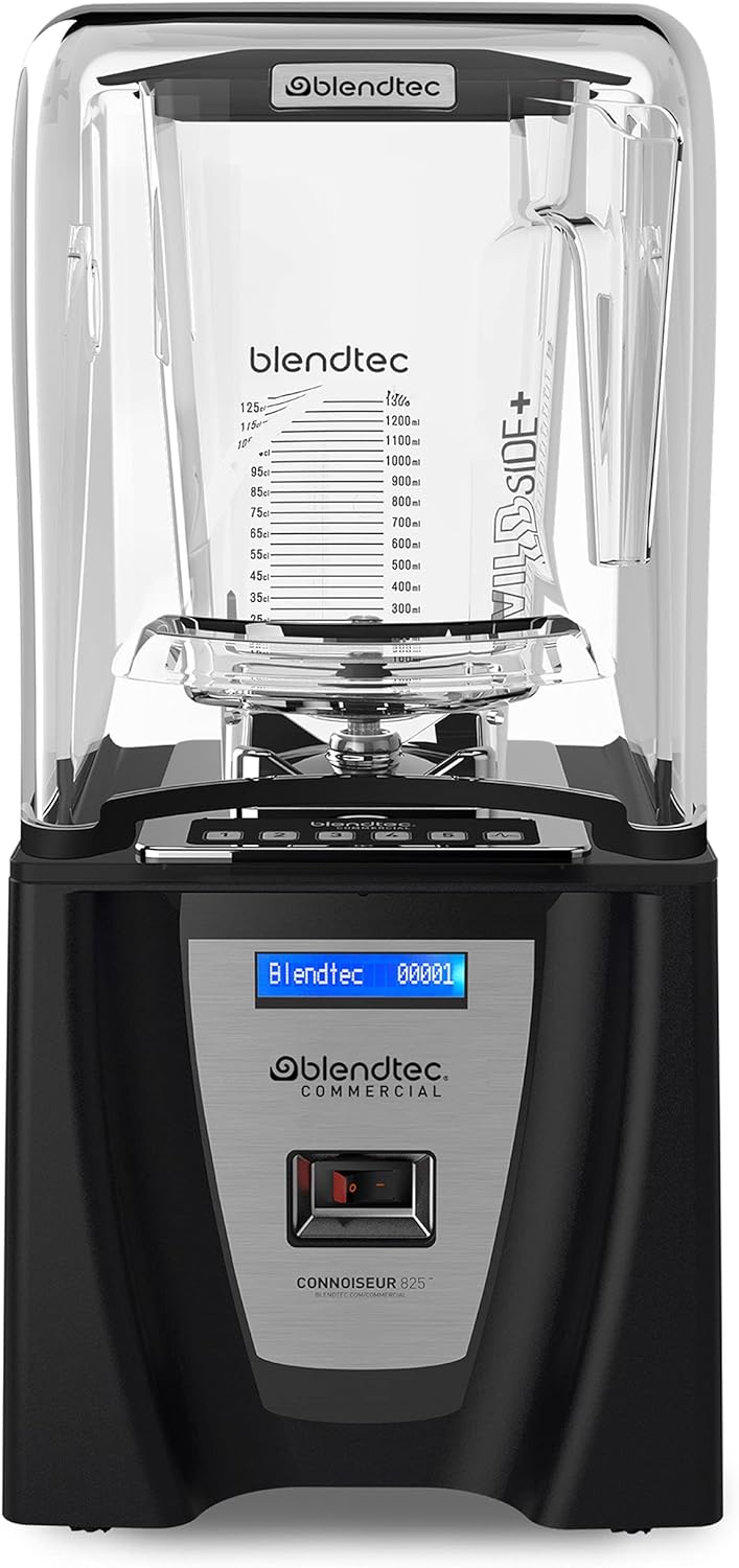 Blendtec Connoisseur 825 Blender med lydisolerende deksel og digitalt display, designet for profesjonell bruk og høy ytelse.
Blender best i test