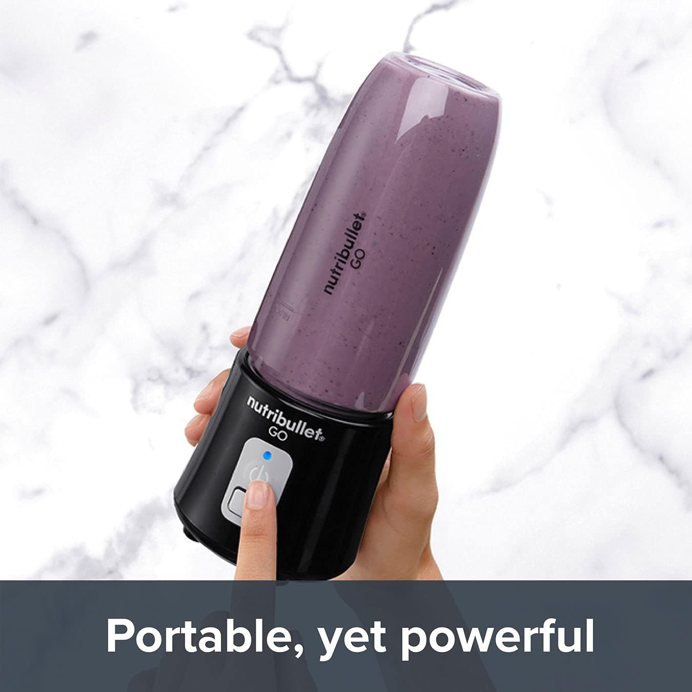 Nutribullet Go bærbar blender fylt med smoothie og vist i bruk, med tekst "Portable, yet powerful" nederst.